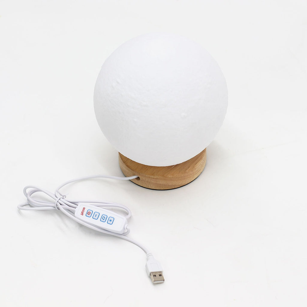 MAVYSSA HOME | Designová USB lampička Měsíc – originální fotografie AW 1