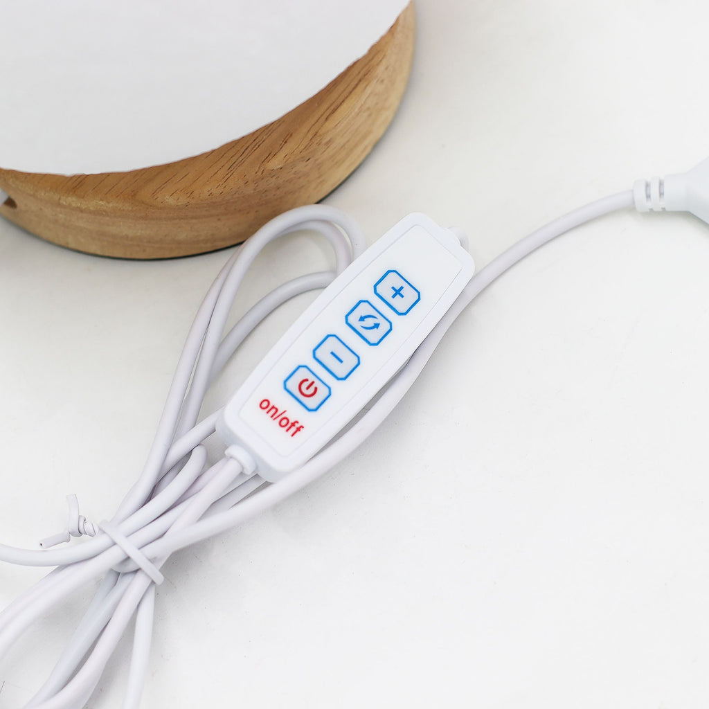 MAVYSSA HOME | Designová USB lampička Měsíc – originální fotografie AW 2