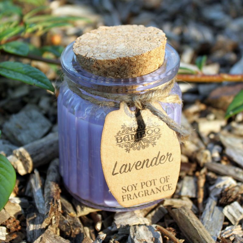 Sójová svíčka Levandule v přírodním aranžmá